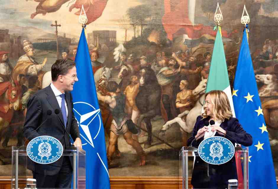 Meloni puntella la Nato e l'Ucraina (da Trump). Il miraggio del 2% per le spese militari