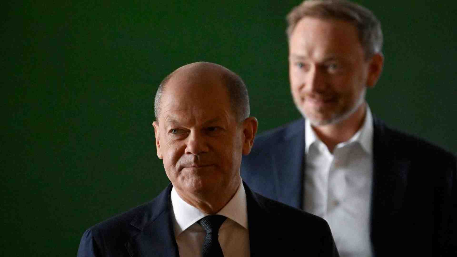 Immagine di Scholz licenzia il ministro delle Finanze, si apre la crisi: voto a marzo