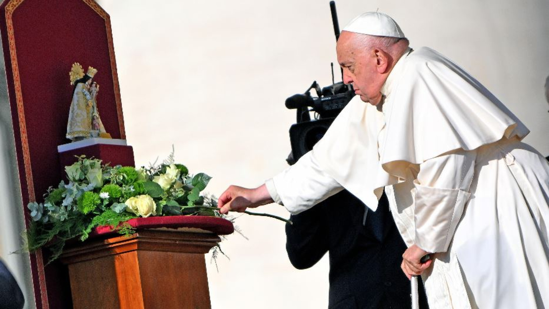 Immagine di Il Papa prega la Madonna di Valencia per le vittime dell'alluvione