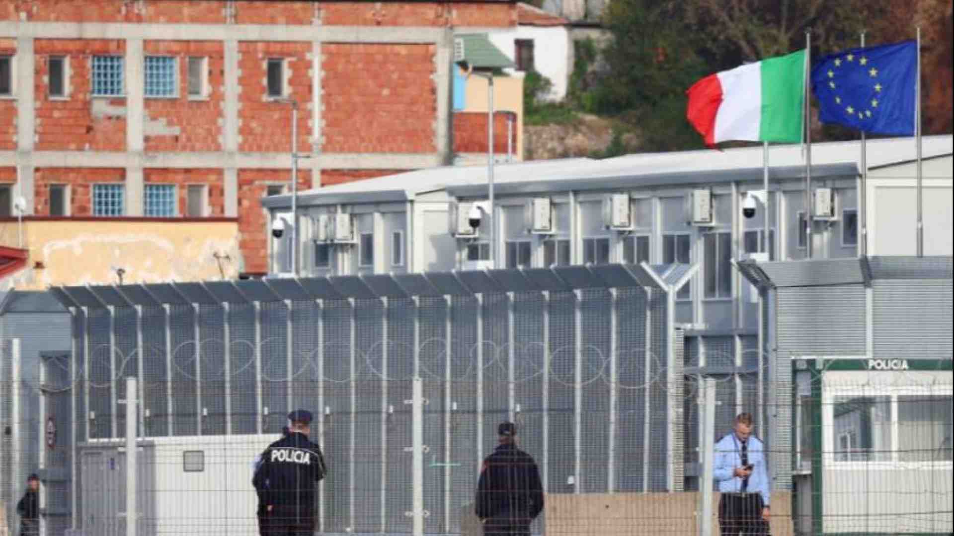 Immagine di Sbarco e controlli per gli 8 migranti della Libra: cosa succederà stavolta?