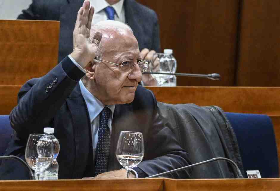 “Sta al Pd risolvere i suoi guai in Campania. Noi con De Luca non parliamo. ”. Parla il 5 stelle Costa