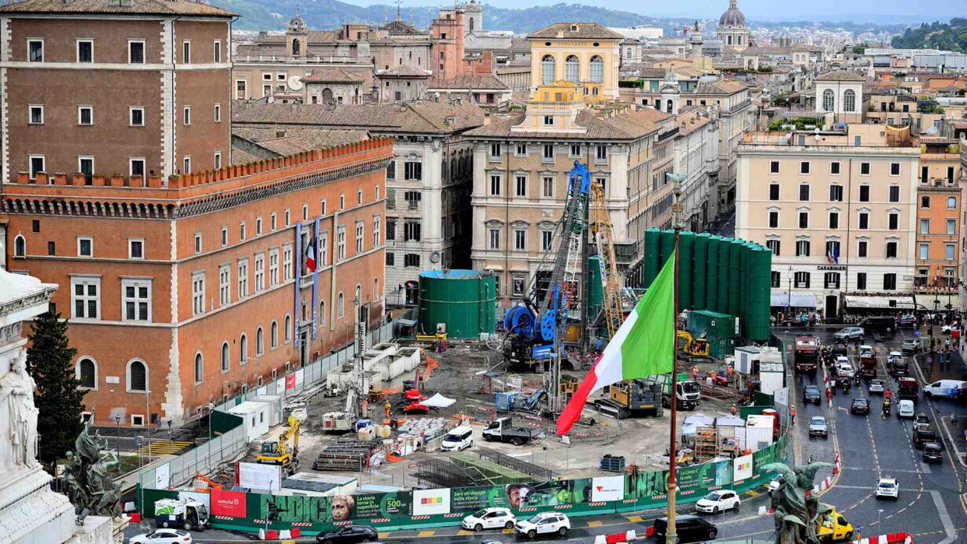Immagine di Gualtieri chiama Meloni: “Salvare la metro C"