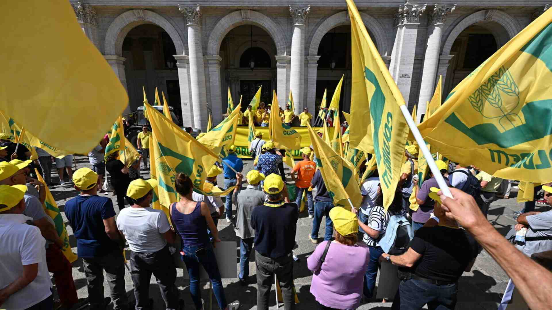 Immagine di Agricoltori in marcia verso la Regione Lazio: cronache da un idillio rotto a destra