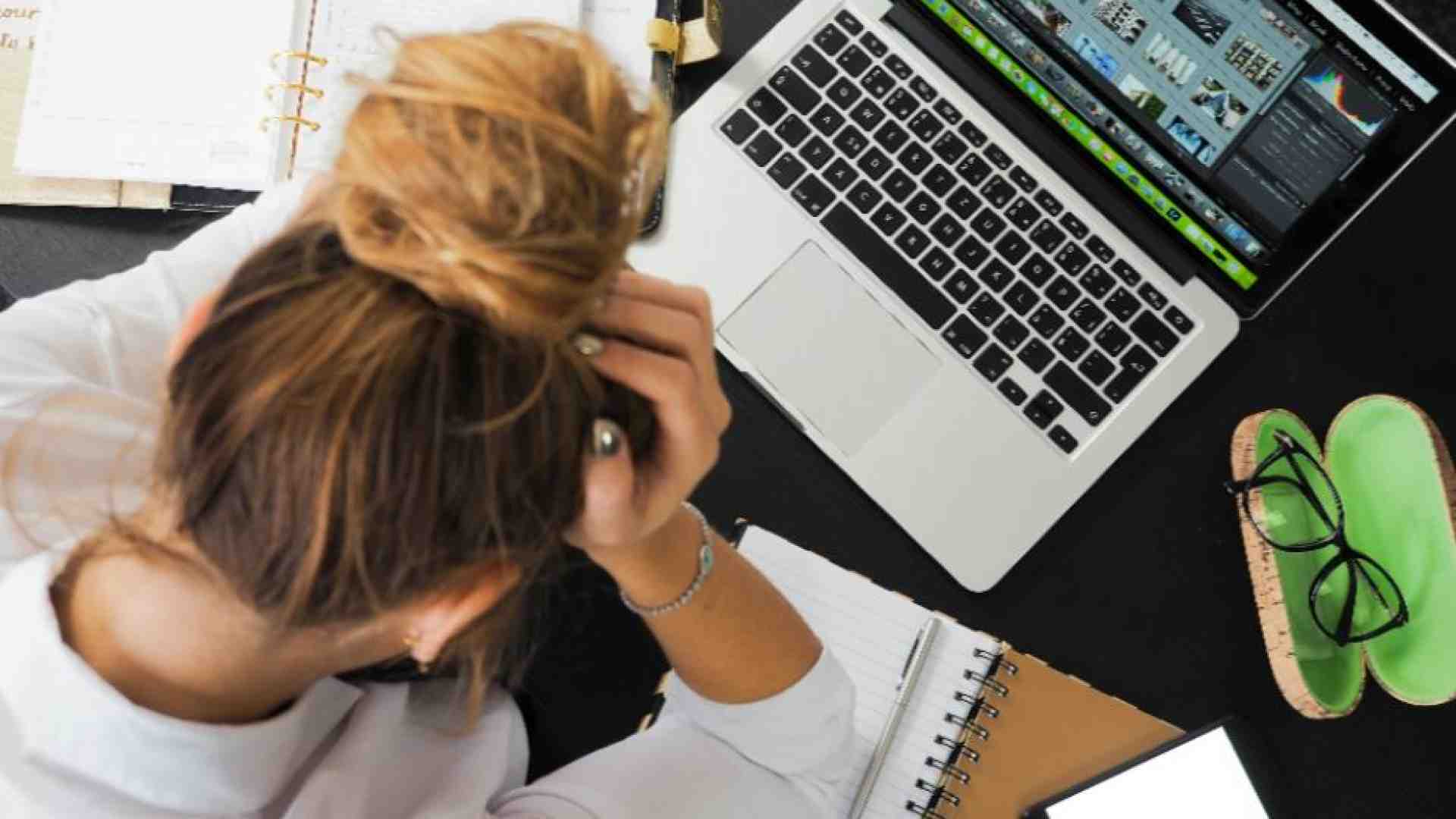 Immagine di Le nuove tecnologie ci aiutano sul lavoro ma possono stressarci