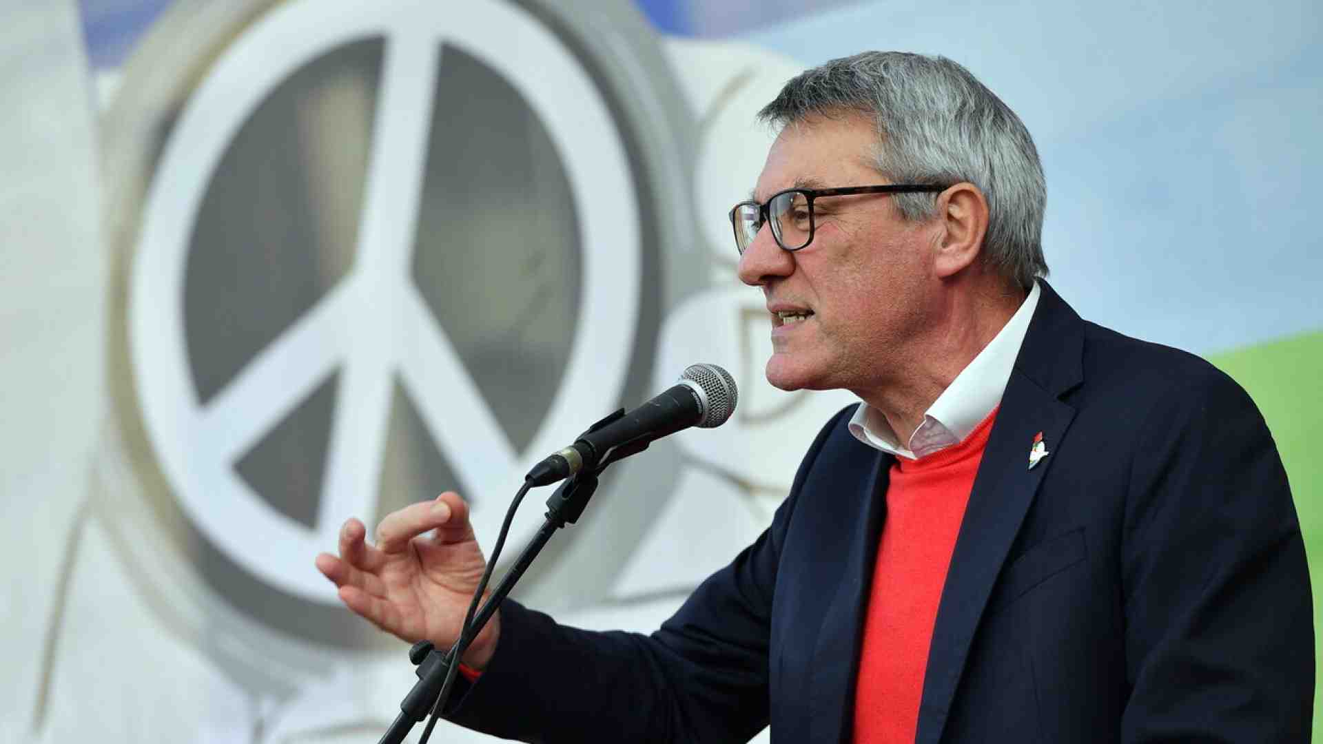 Immagine di Incitando alla “rivolta sociale”, Landini avvicina la Cgil  ai Cobas