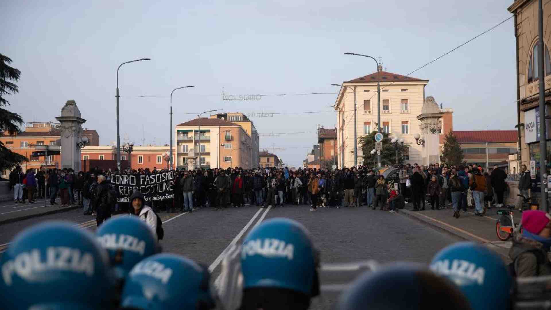 Immagine di «Zecche rosse» e «camicie nere»: cosa è successo col corteo di Bologna