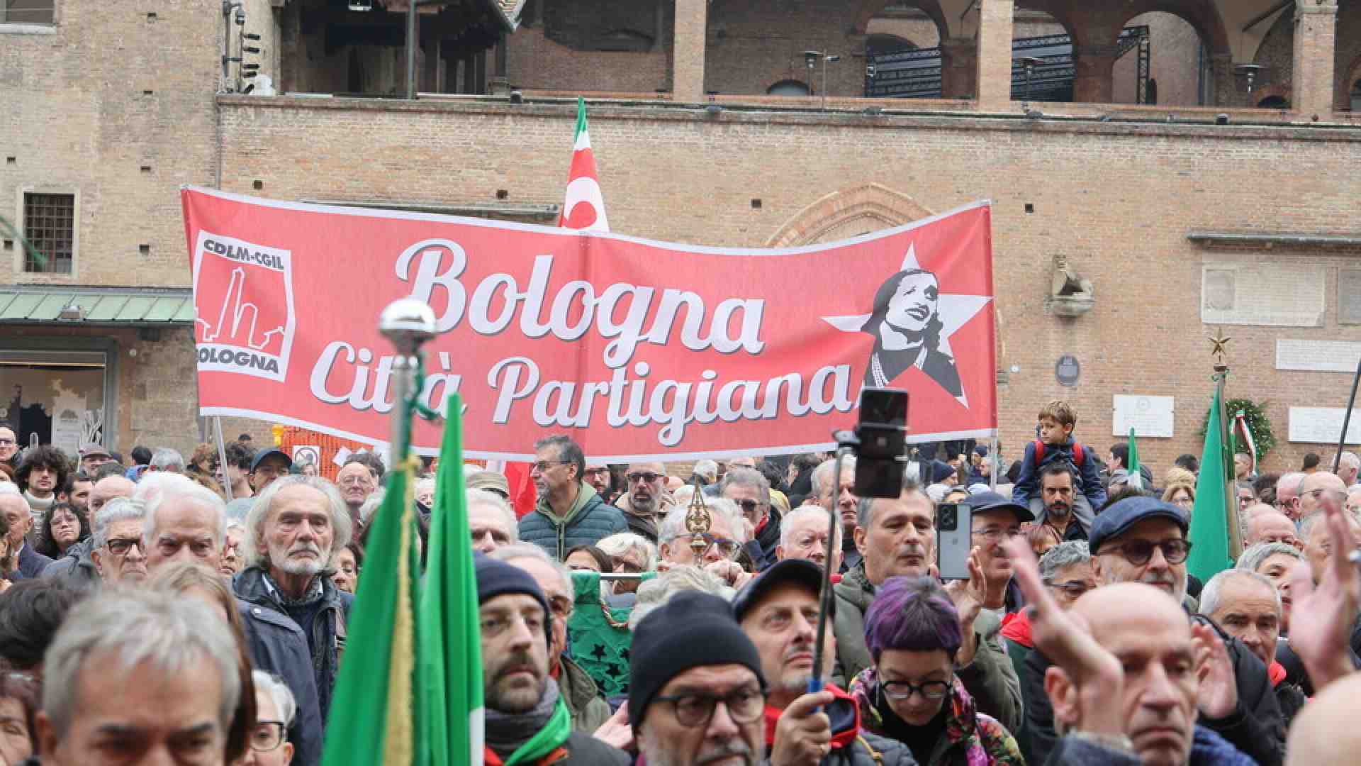 Immagine di "Camicie nere" e "zecche rosse". Dagli scontri a Bologna alla battaglia politica