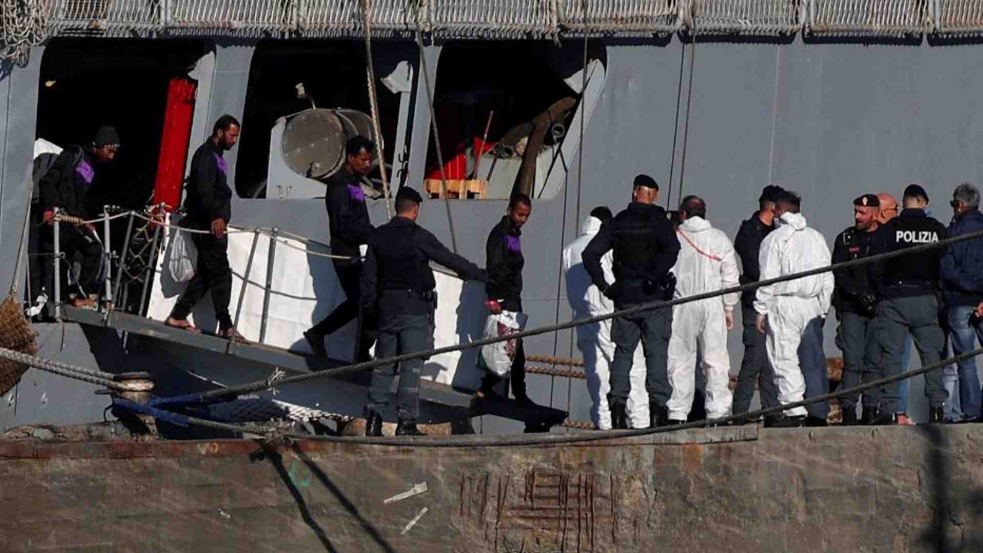 Immagine di I giudici si rivolgono alla Corte Ue: 7 migranti dall'Albania a Brindisi