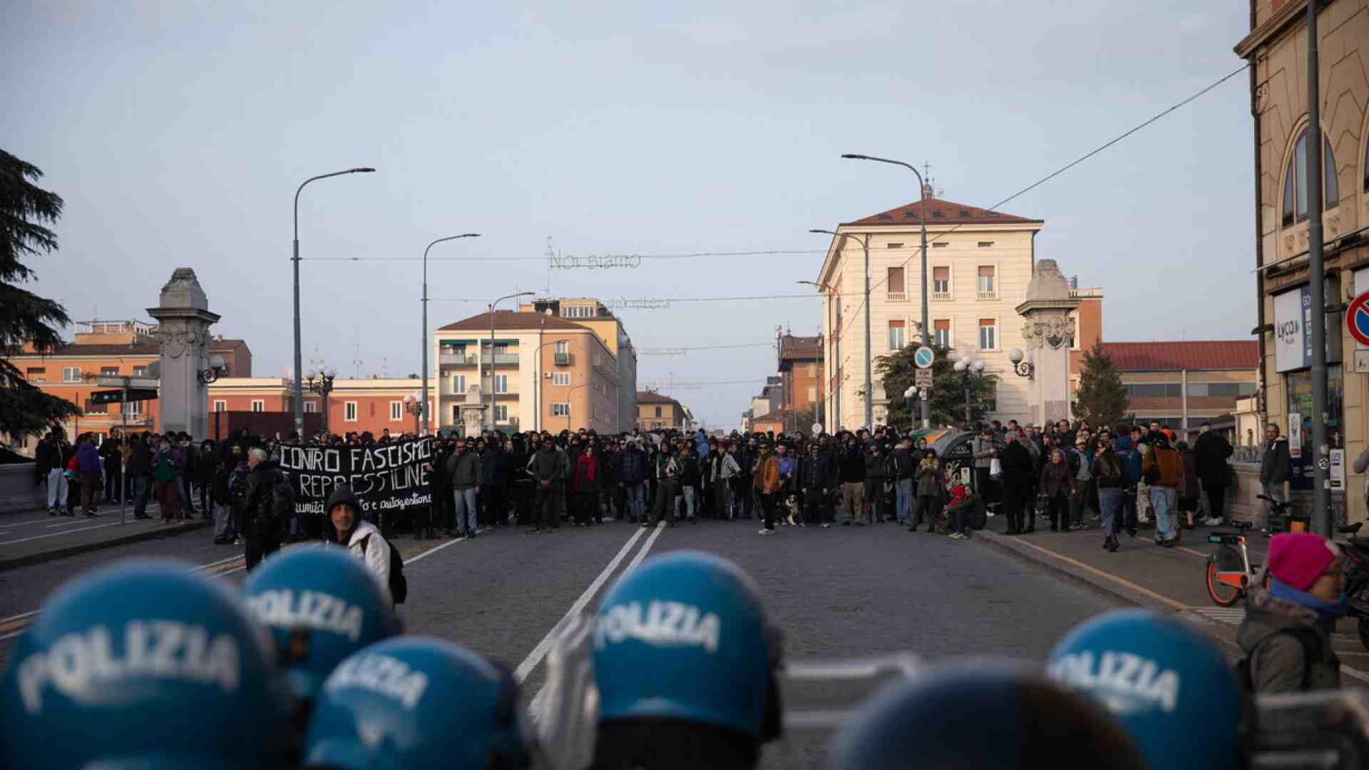 Immagine di Zecche rosse e camicie nere: "La situazione a Bologna è stata gestita con i piedi", dice Paolo Pombeni