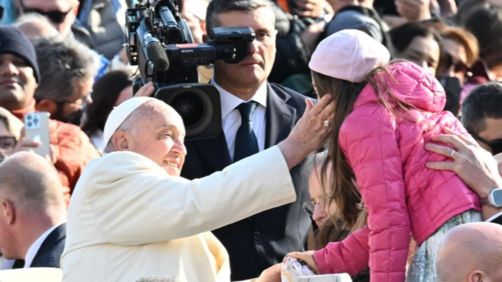 Immagine di «Impariamo da Maria a dire "sì" a Dio. Non dimentichiamo i Paesi in guerra»