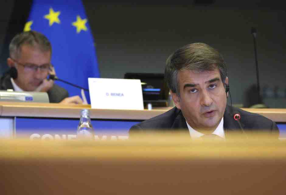 L’aplomb di Fitto di fronte alle stranezze del Parlamento europeo