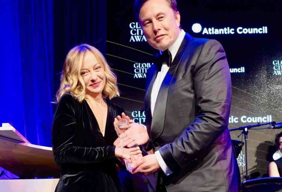 L'incontinente Musk crea nuove tensioni a Meloni con Mattarella. L'imbarazzo della premier