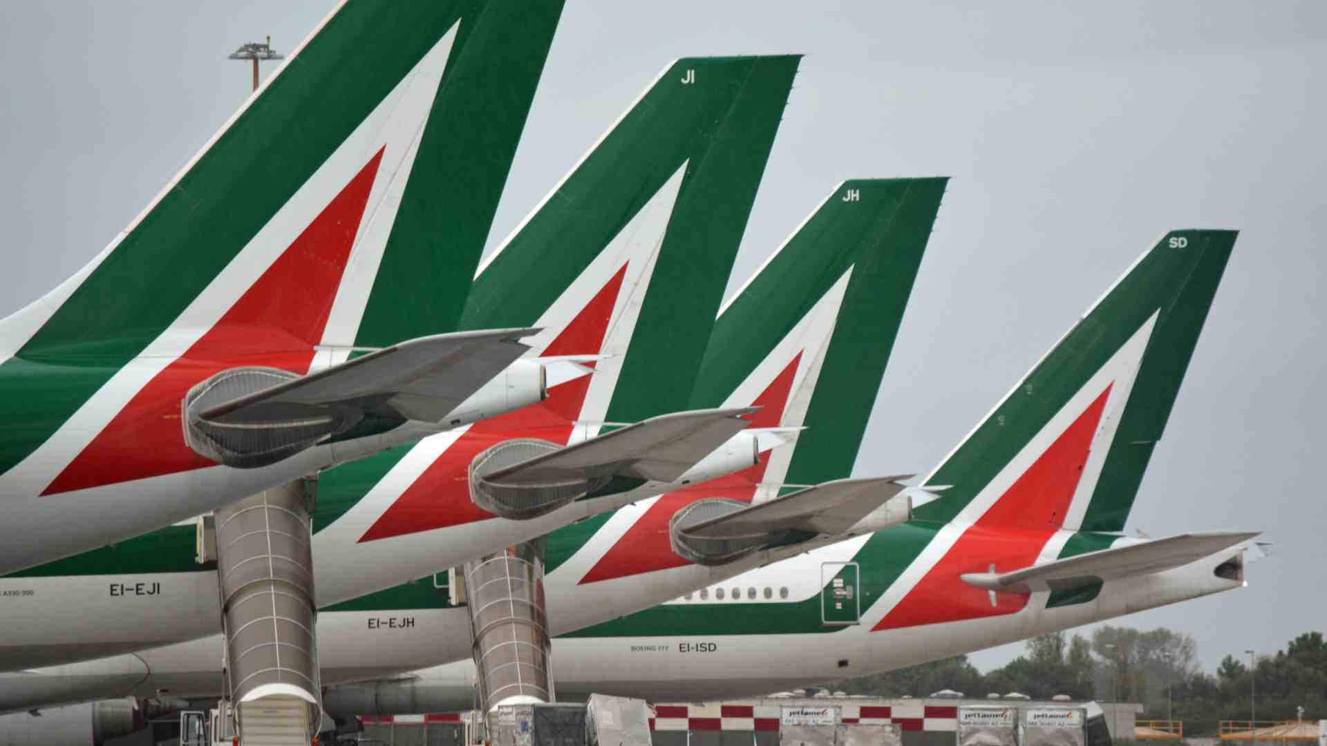 Immagine di Licenziamento collettivo per 2.059 all'Alitalia: l'appello del sindacato