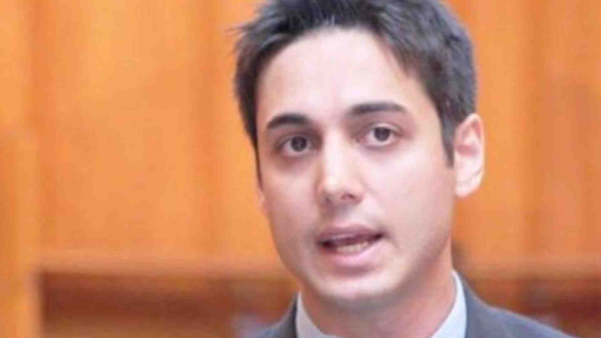 Immagine di Chi era Sanjari, il giornalista anti-ayatollah suicida per protesta