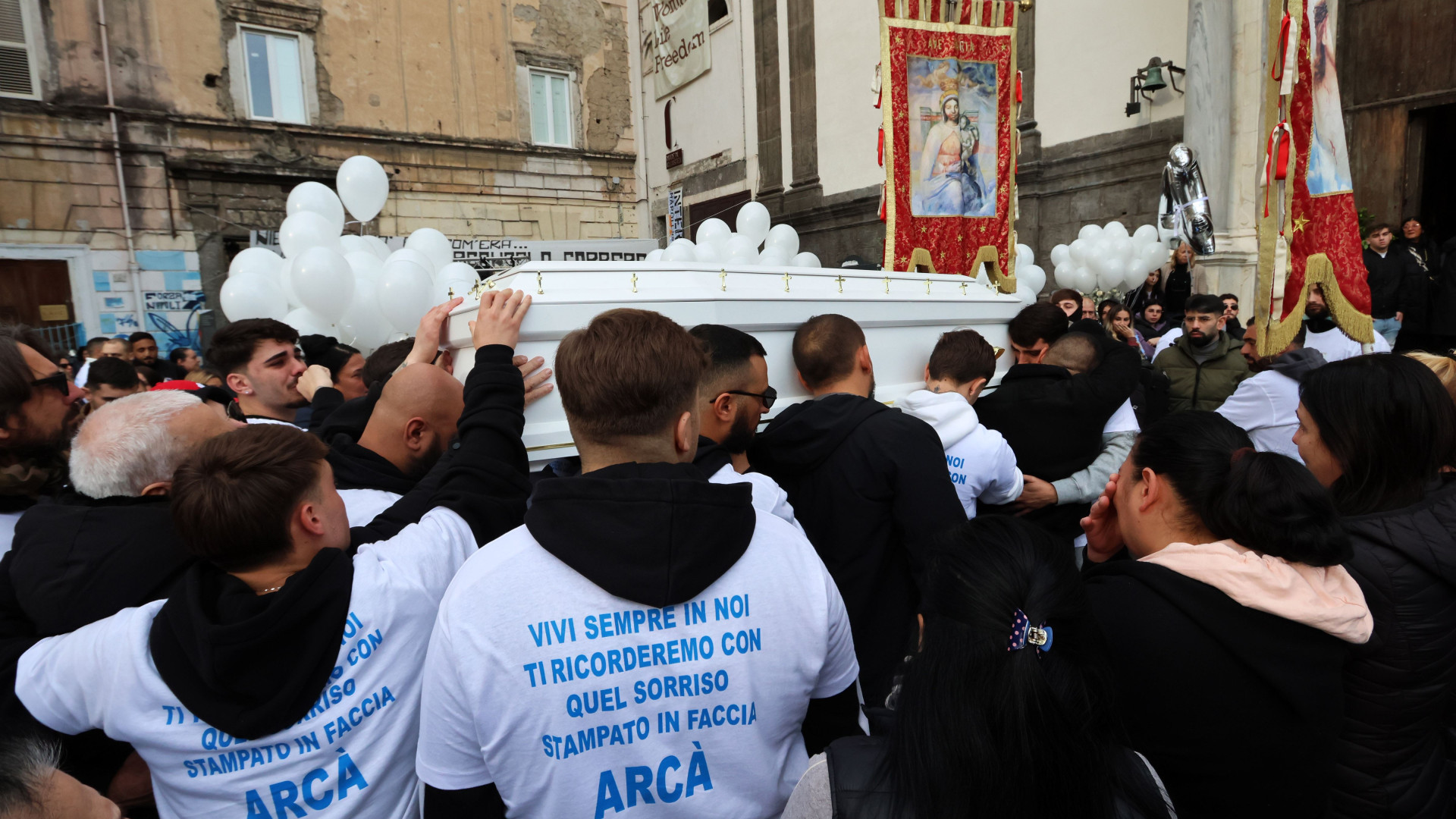 Immagine di L'addio al 18enne ucciso a Napoli. «Basta con la morte dei ragazzi»