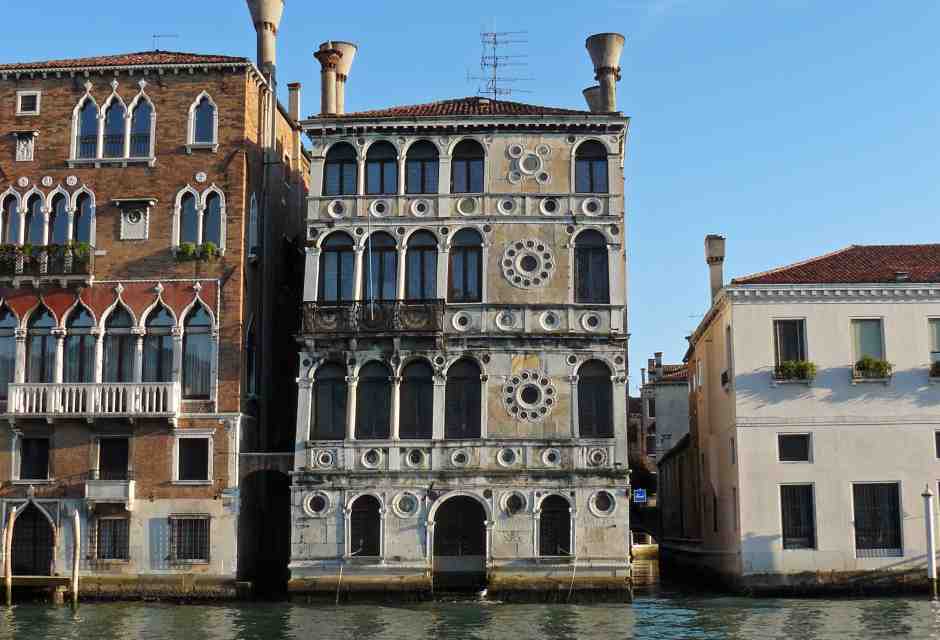 Ca' Dario a Venezia (foto via Wikimedia Commons)