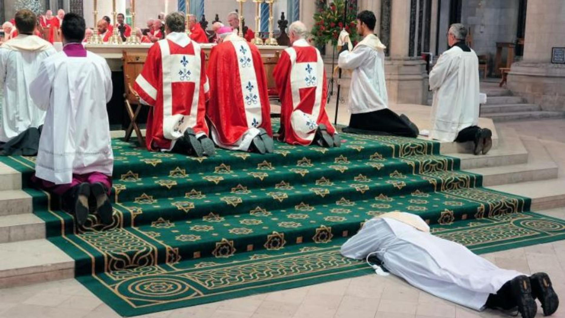 Immagine di Lo storico John Morrill sacerdote a 78 anni: «Così è cambiata la mia vita»