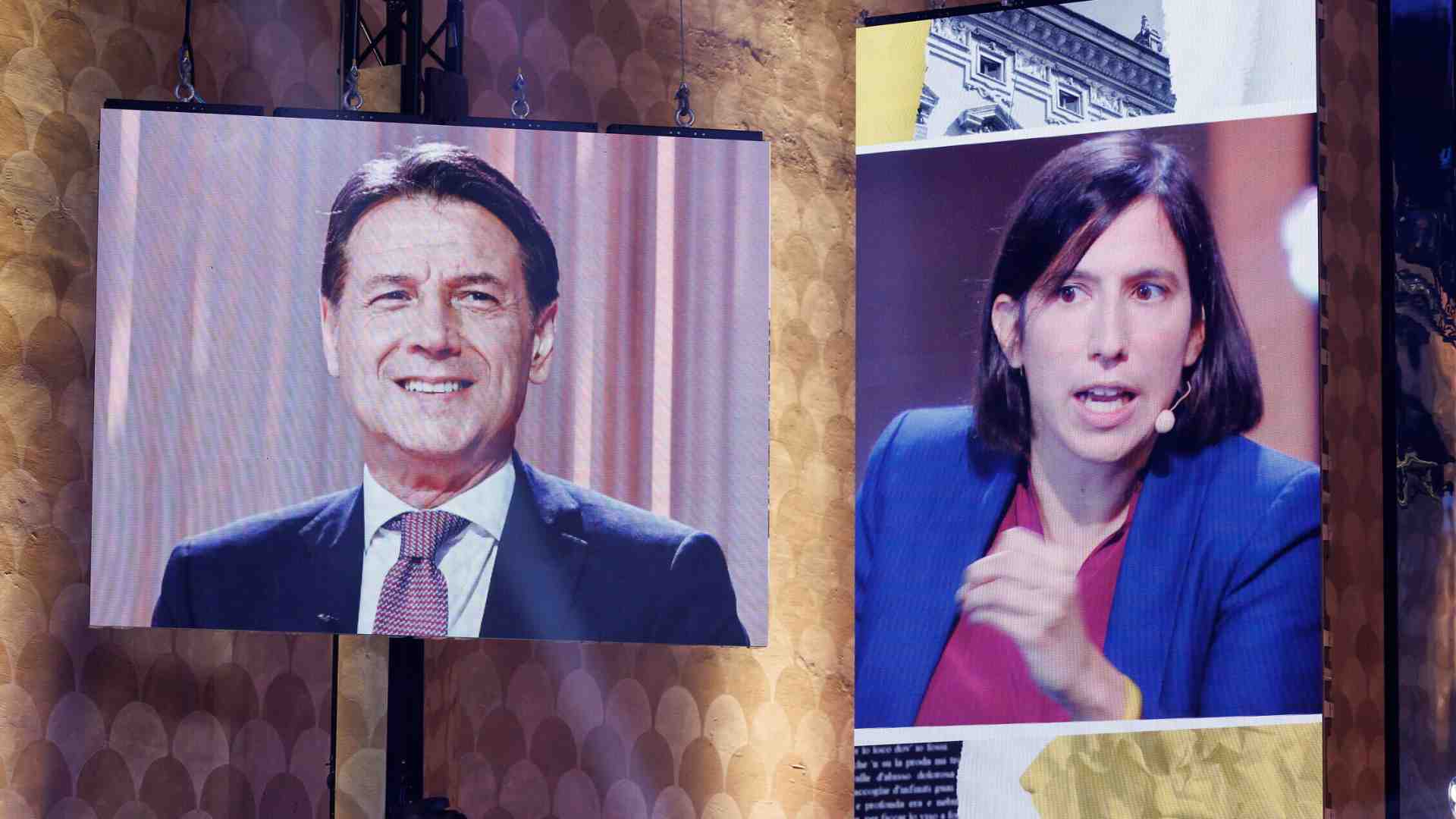 Immagine di Umbri per caso. Dopo essersi evitati per tutta la campagna elettorale Conte e Schlein si ritrovano a Terni