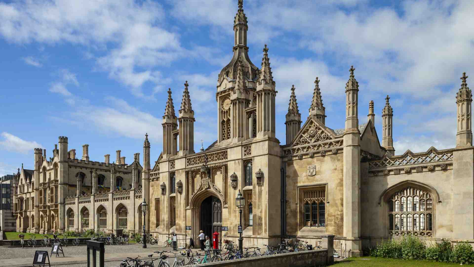 Immagine di Pazza idea: tasse più alte per gli studenti inglesi