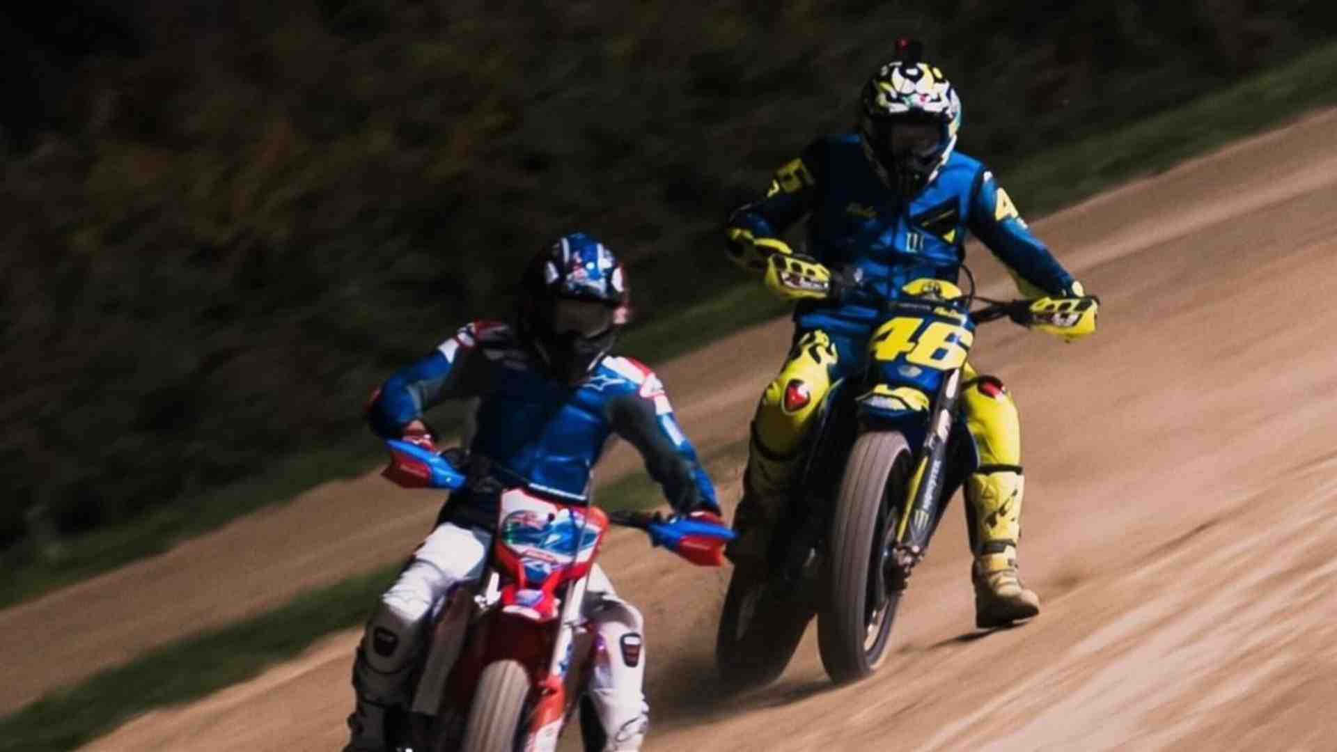 Immagine di Al Ranch Valentino Rossi si riappacifica con il suo passato in pista