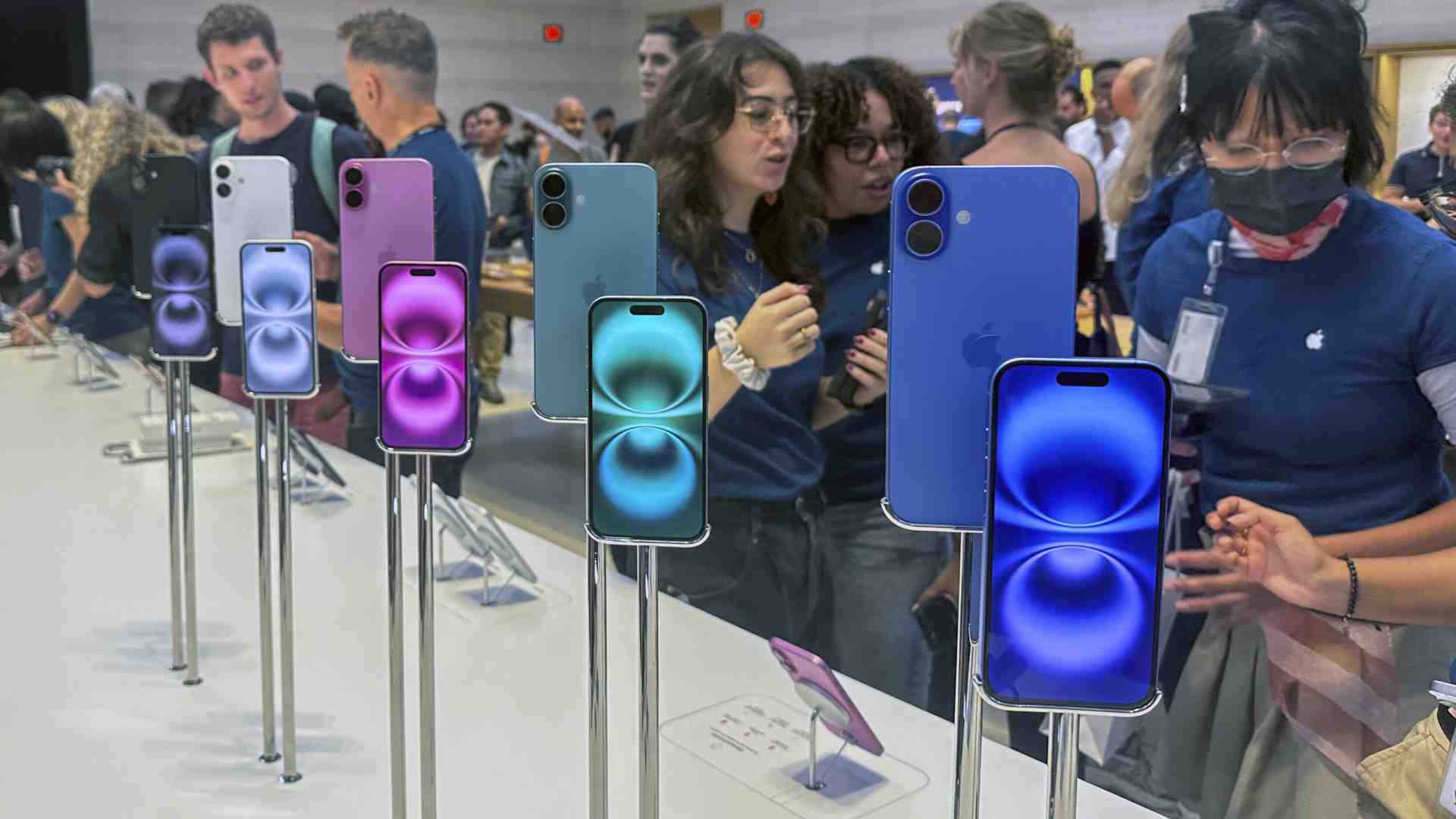 Immagine di Pubblicizzare un chatbot è un grosso problema per Apple e Google