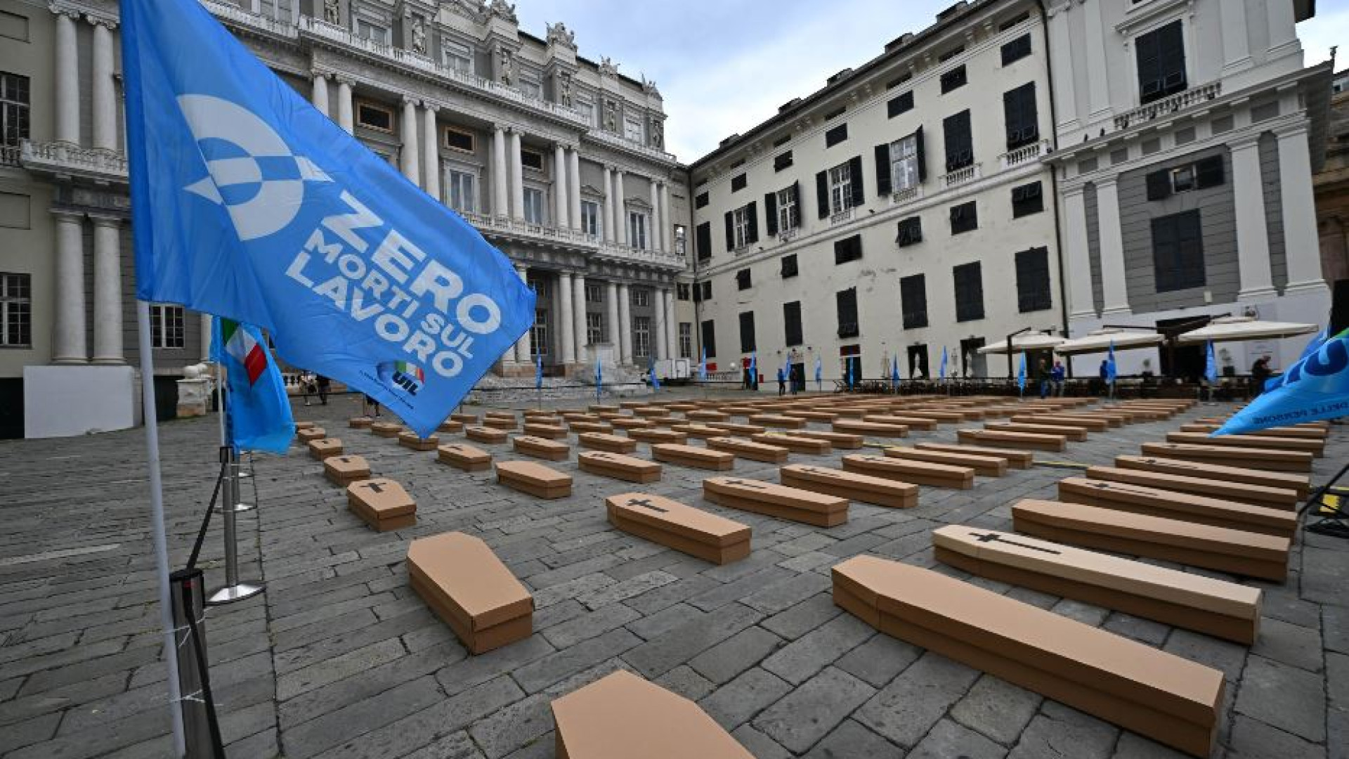 Immagine di Cade in cantiere e viene abbandonato ferito. L'ultima vergogna a Grado
