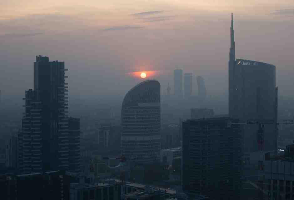 Lo skyline di Milano visto dalla terrazza panoramica del grattacielo Pirelli (Ansa/Andrea Fasani)&nbsp;<br />