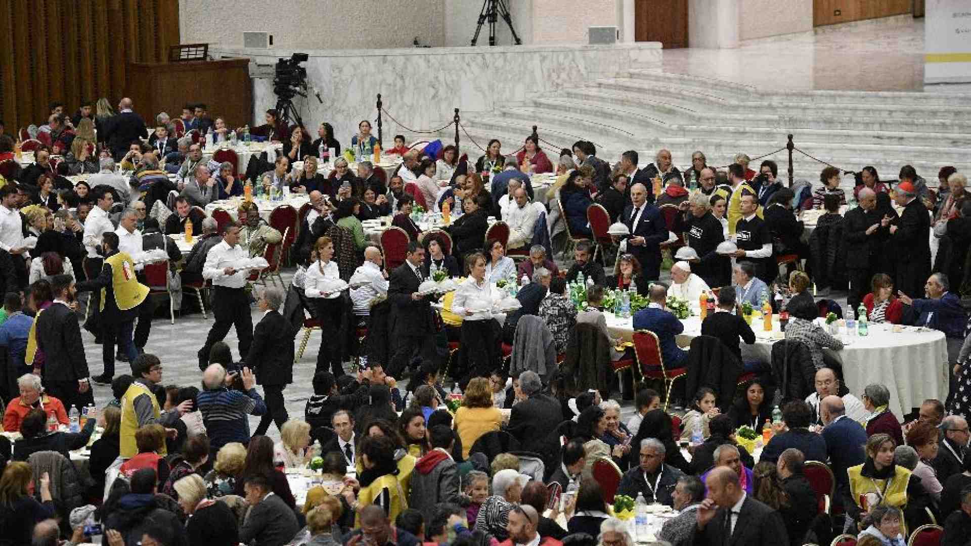 Immagine di Giornata mondiale dei poveri: il Papa a pranzo con i bisognosi