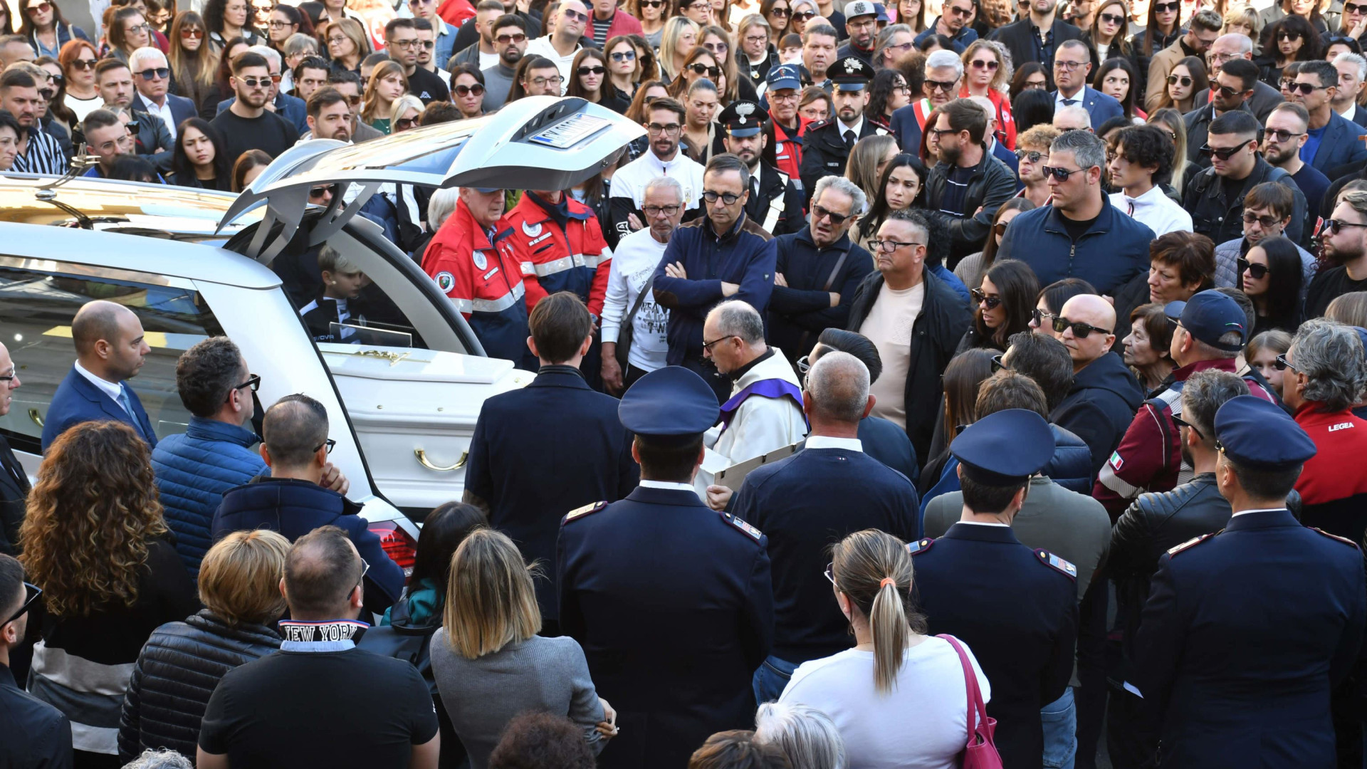 Immagine di "Margaret, il nostro angelo": i funerali della 22enne morta sotto i ferri