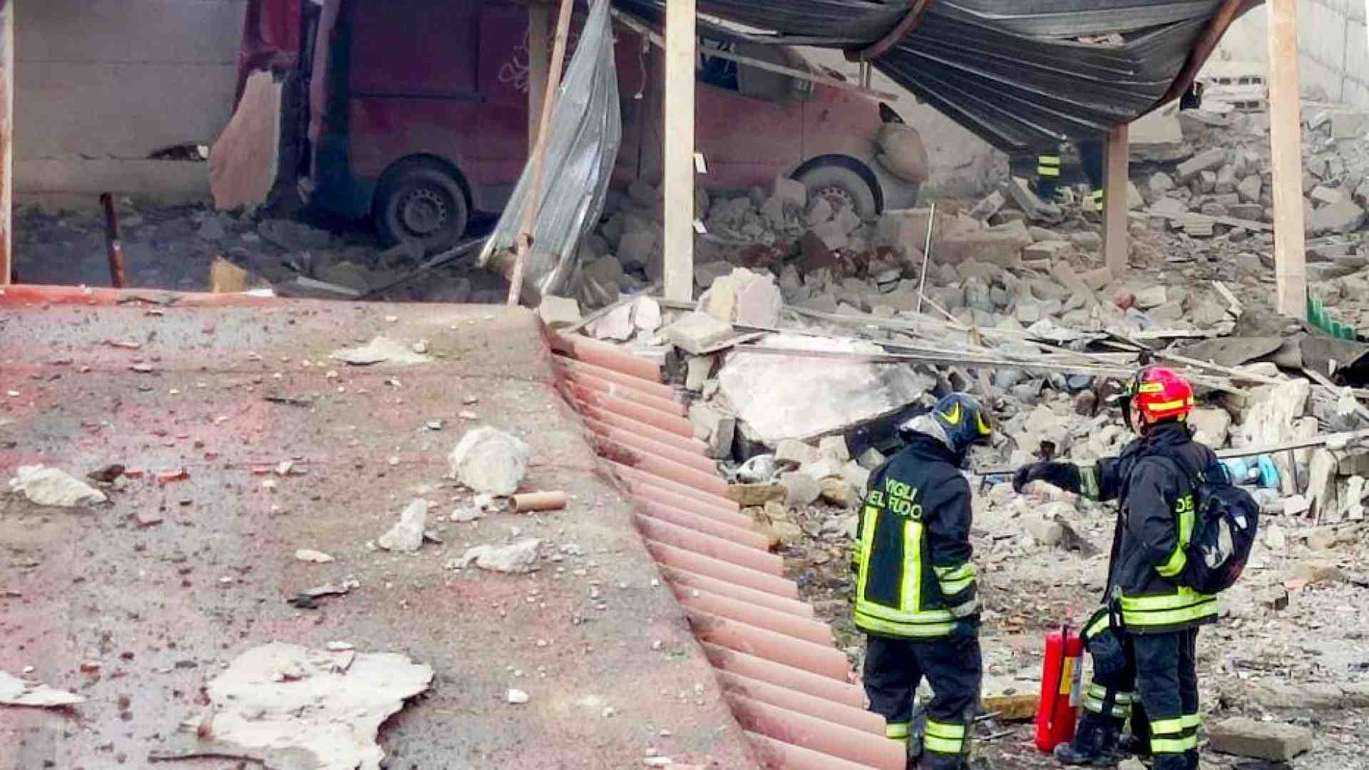 Immagine di A Ercolano esplode una fabbrica (abusiva) di fuochi d'artificio: tre morti