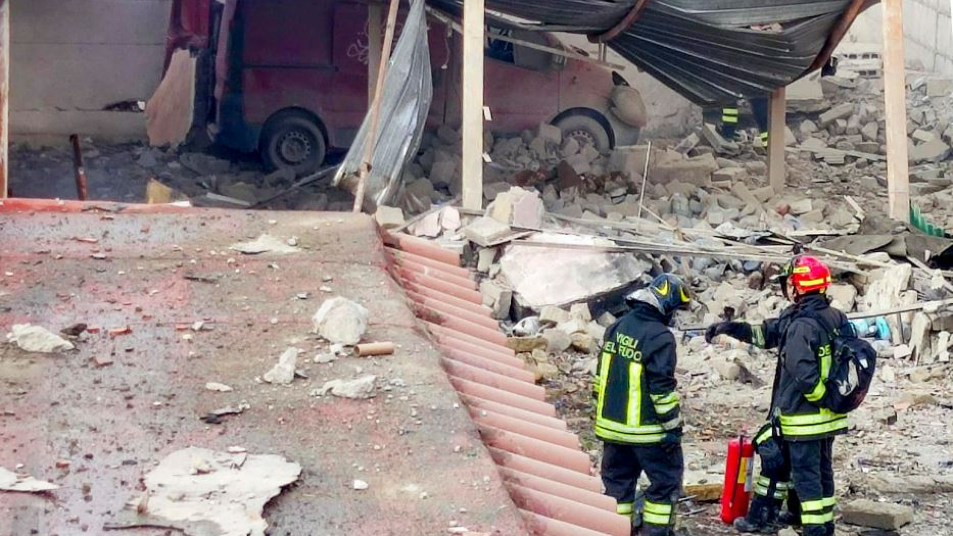 Immagine di A Ercolano esplode una fabbrica (abusiva) di fuochi d'artificio: tre morti