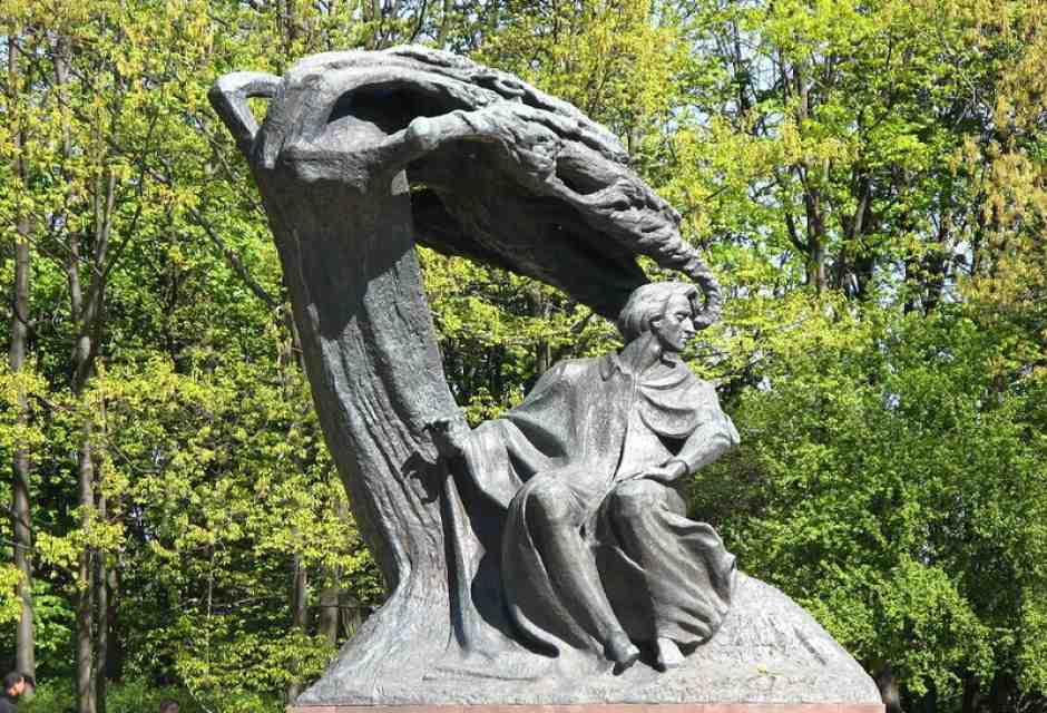 La statua di Waclaw Szymanowski dedicata a Chopin nel parco Lazienki di Varsavia (Wikipedia)&nbsp;<br />