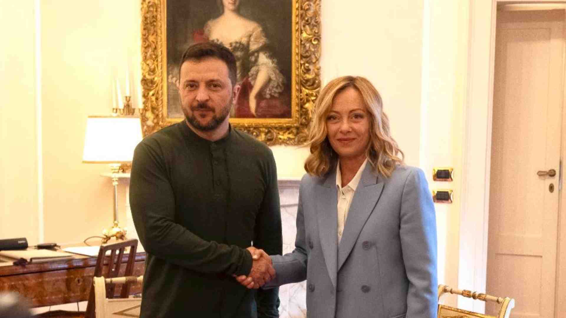 Immagine di Da Meloni messaggio a Trump: restiamo uniti su Kiev. Roma conferma l'invio di armi