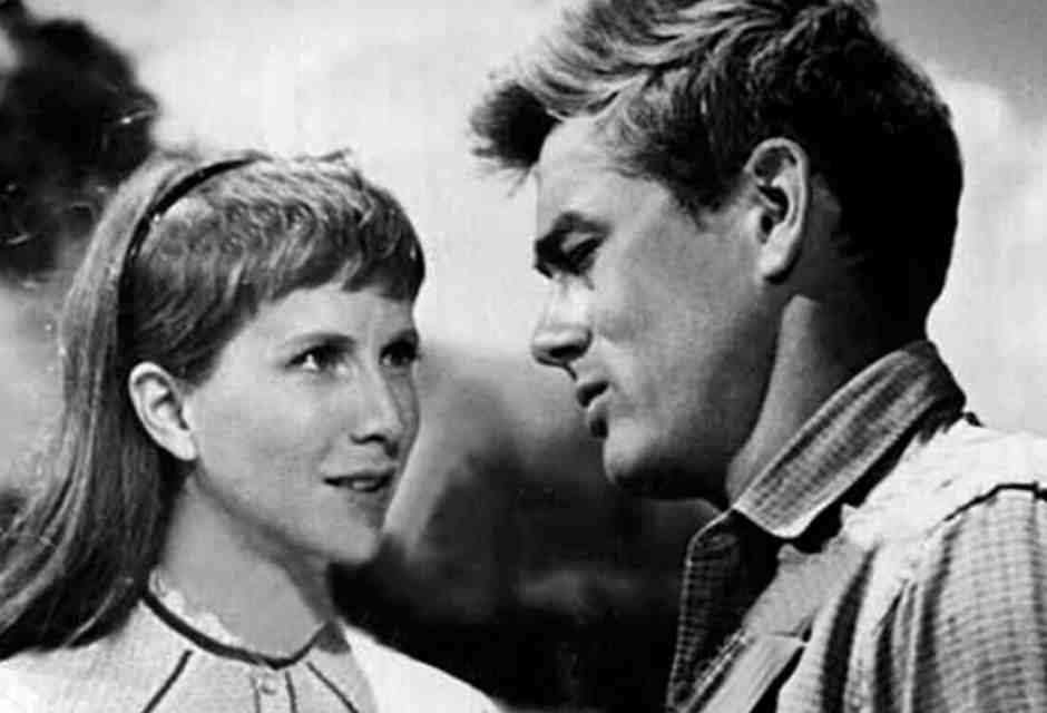 James Dean con Julie Harris in una foto di scena per La valle dell'Eden di Elia Kazan (Wikipedia)<br />