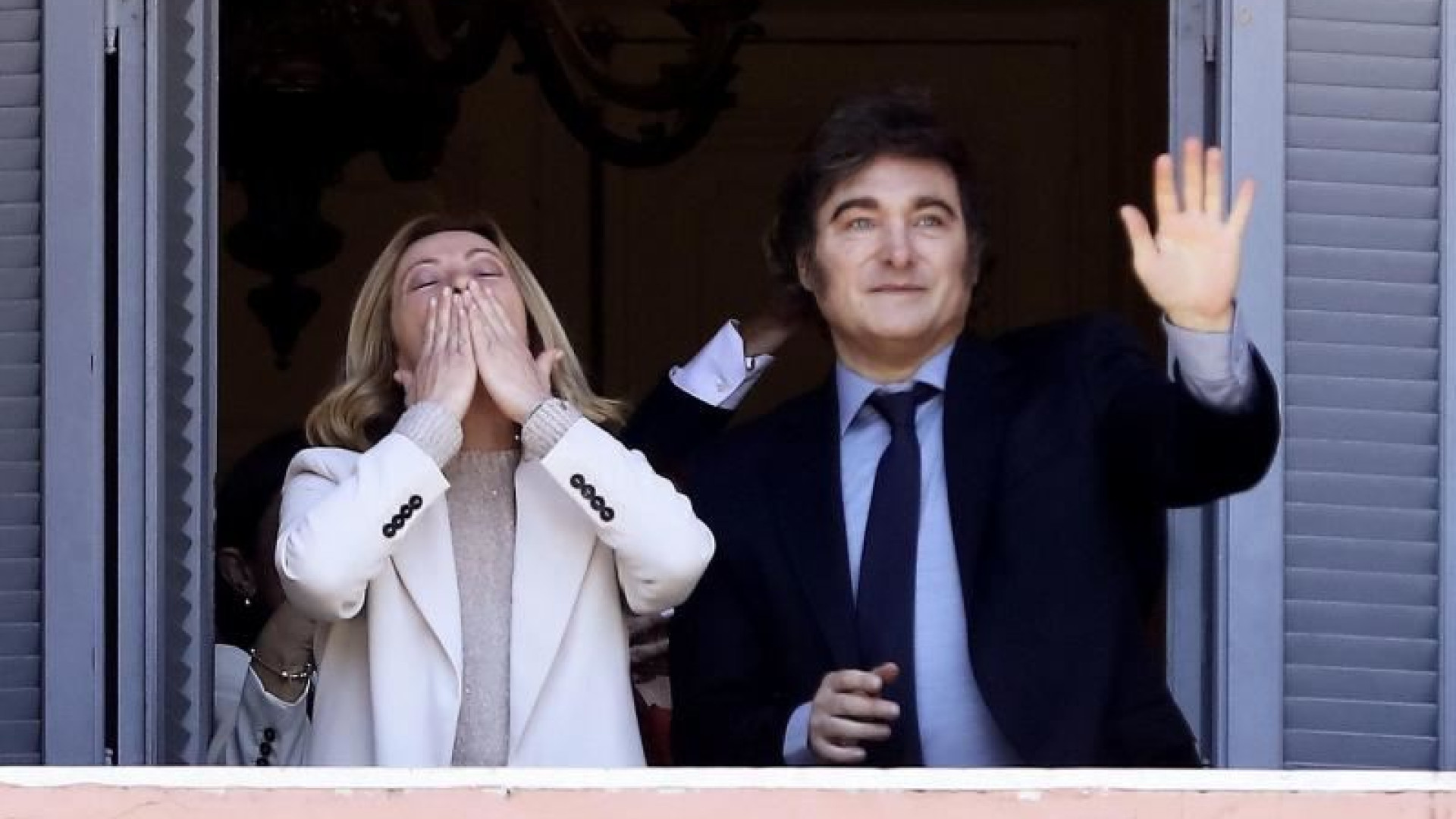 Immagine di Meloni da Milei (che lavora per Trump). Il piano per una Lega dei conservatori