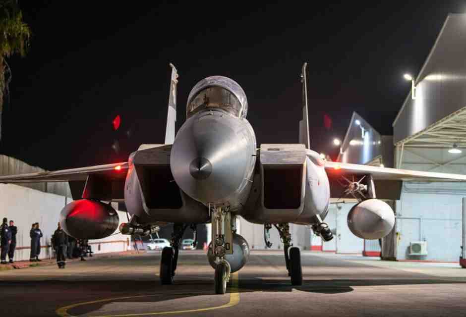  Un jet israeliano pronto al decollo (foto Getty)