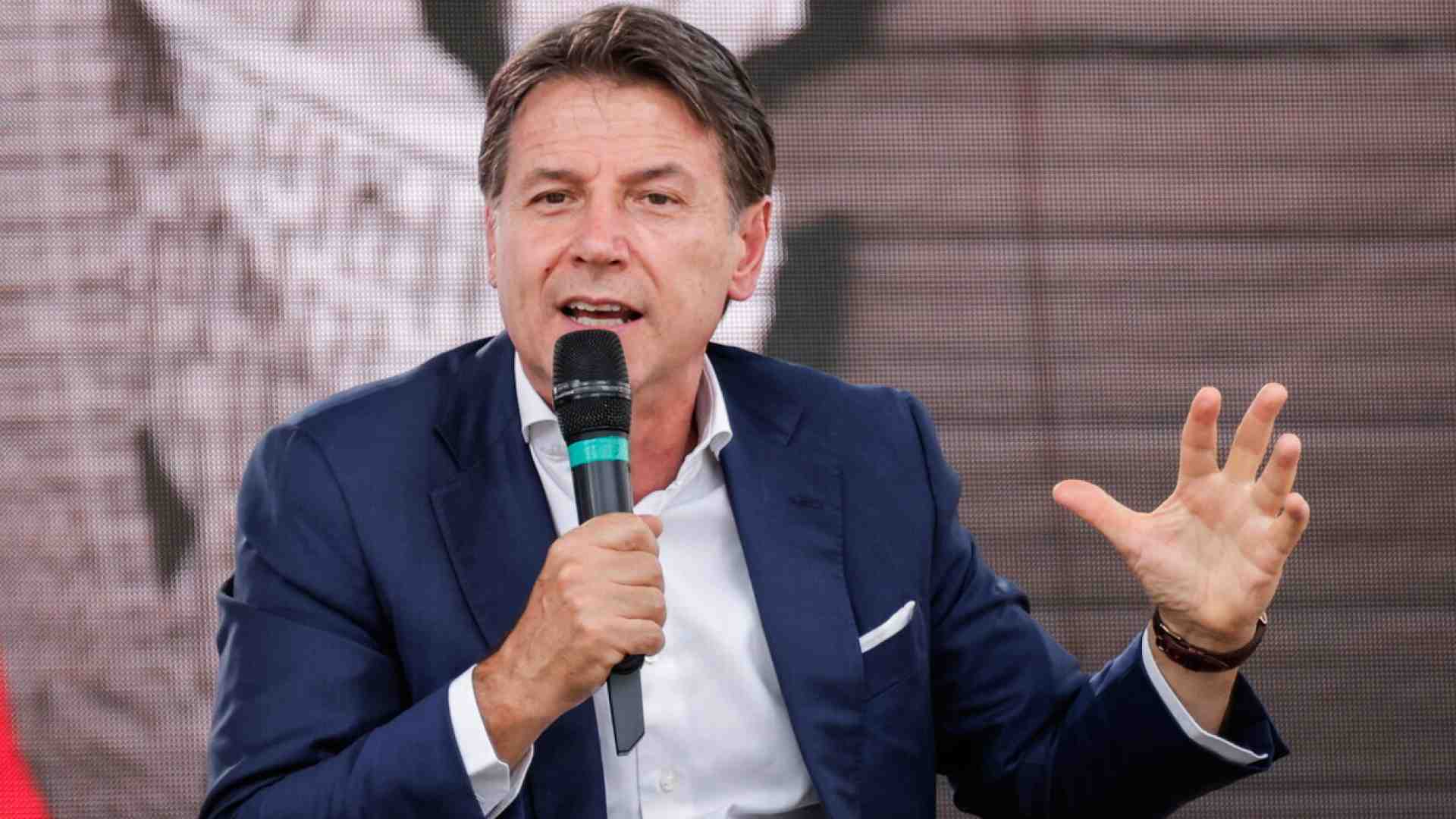 Immagine di Battiquorum per Conte, pioggia di messaggi agli iscritti M5s: "Votate!". Il timore del flop contro Grillo