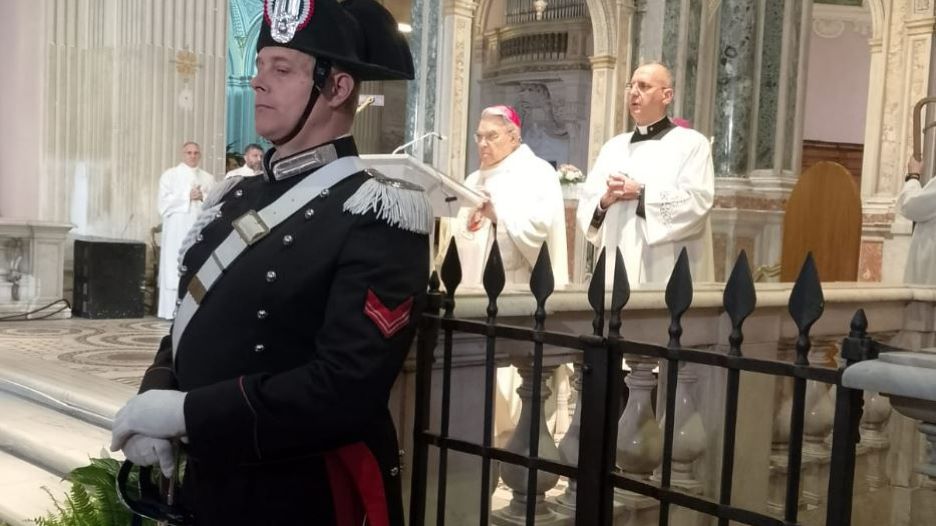 Immagine di Semeraro ai carabinieri: «Salvo D'Acquisto presto venerabile»