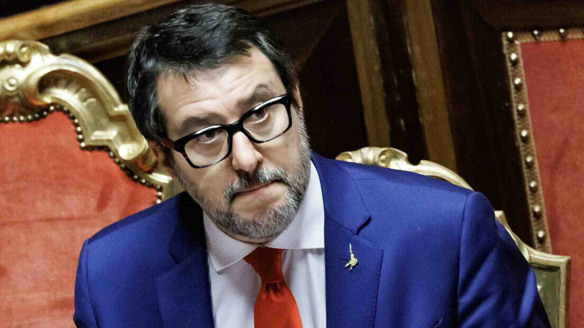 Immagine di Salvini lascia che un leccese decida il congresso della Lombardia e Vannacci sfratta leghisti in Toscana