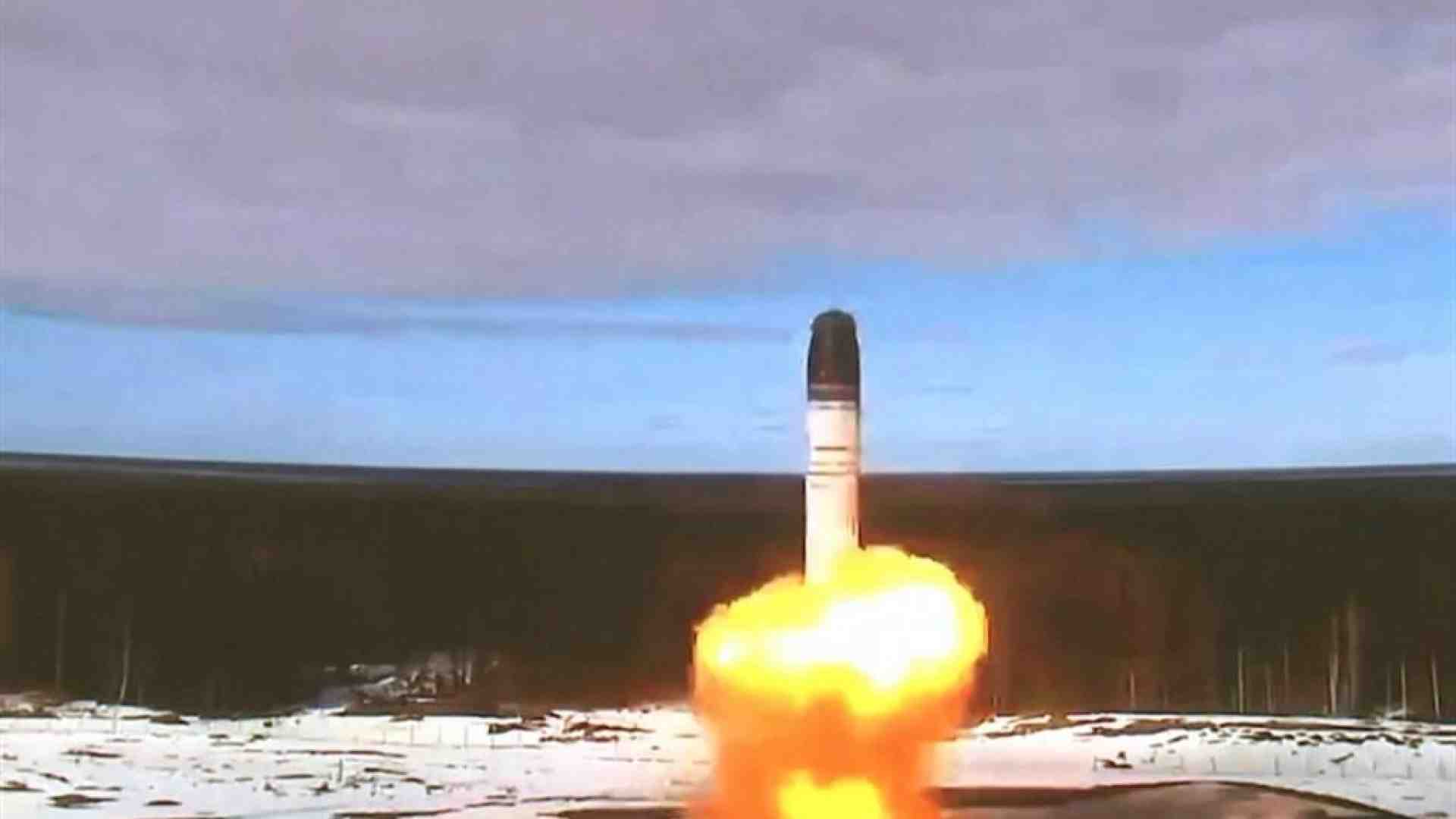 Immagine di Putin risponde agli Usa e minaccia l'Europa. E accusa Biden di sabotare Trump