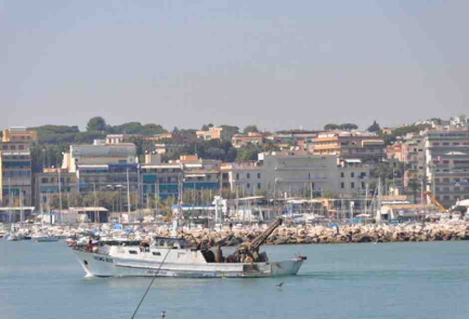 Anzio e Nettuno (roccaforti della destra) vanno al ballottaggio. E il Pd spera