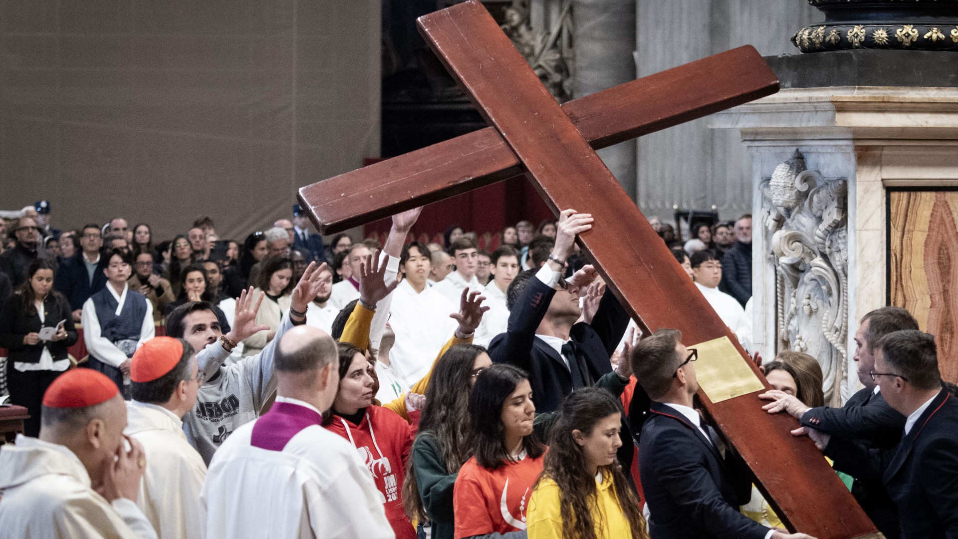 Immagine di Il Papa ai giovani: «Dio vi ama come siete, non come apparite»