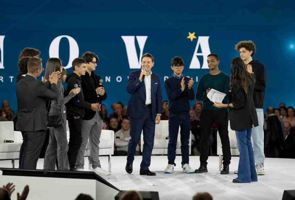 Lode ai pessimi grillini che la politica ha reso formidabili riformisti