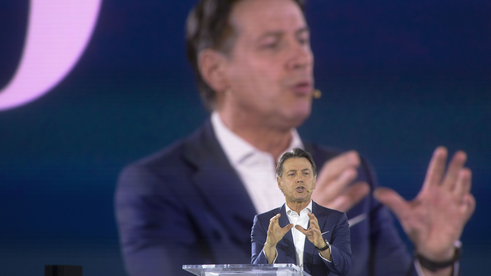 Immagine di Conte cancella l'era Grillo: «Ora una nuova rotta»