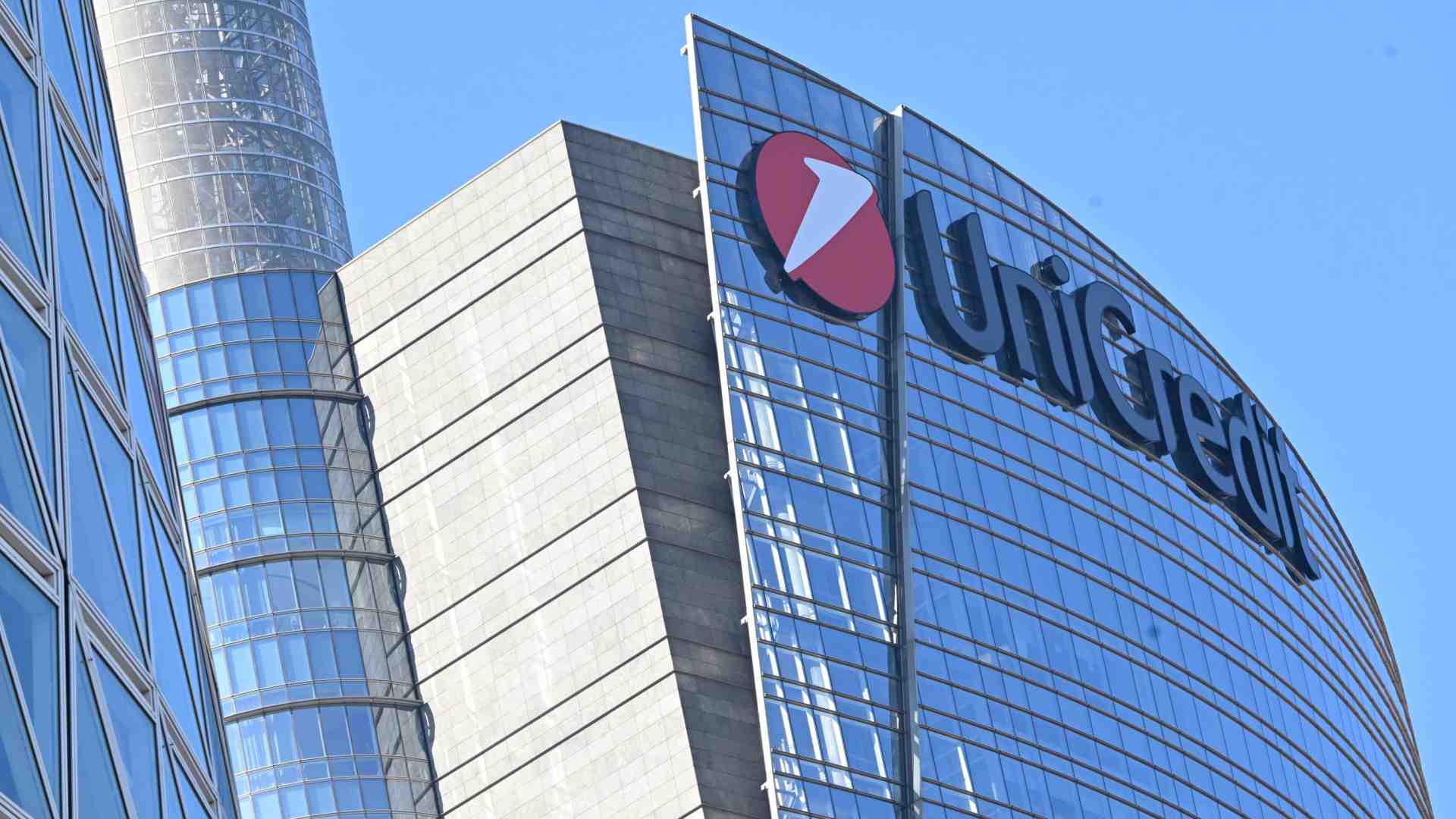 Immagine di UniCredit vuole conquistare Banco Bpm, il governo è contrario