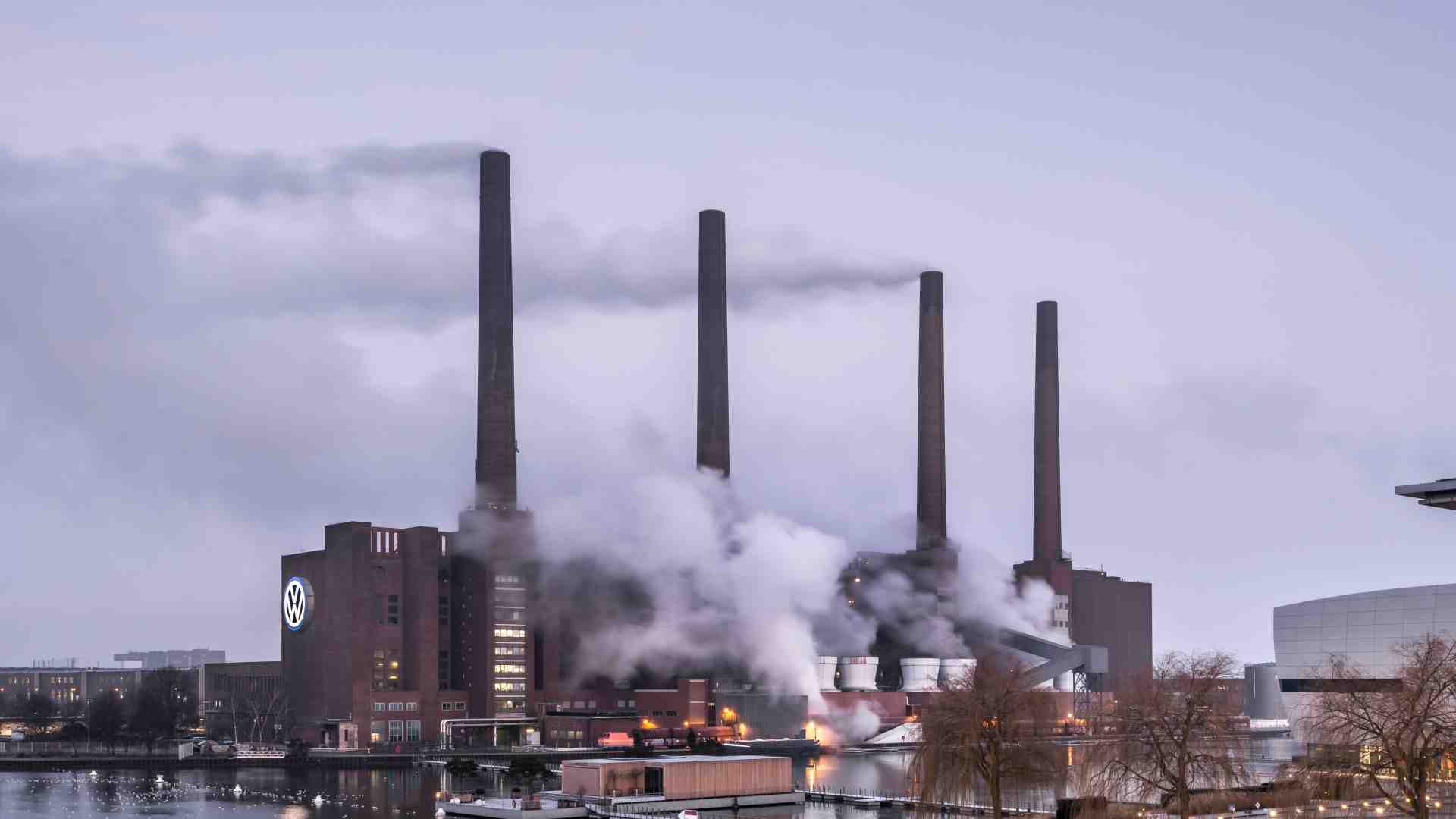 Immagine di La preghiera (in fabbrica) per la salvezza di Volkswagen