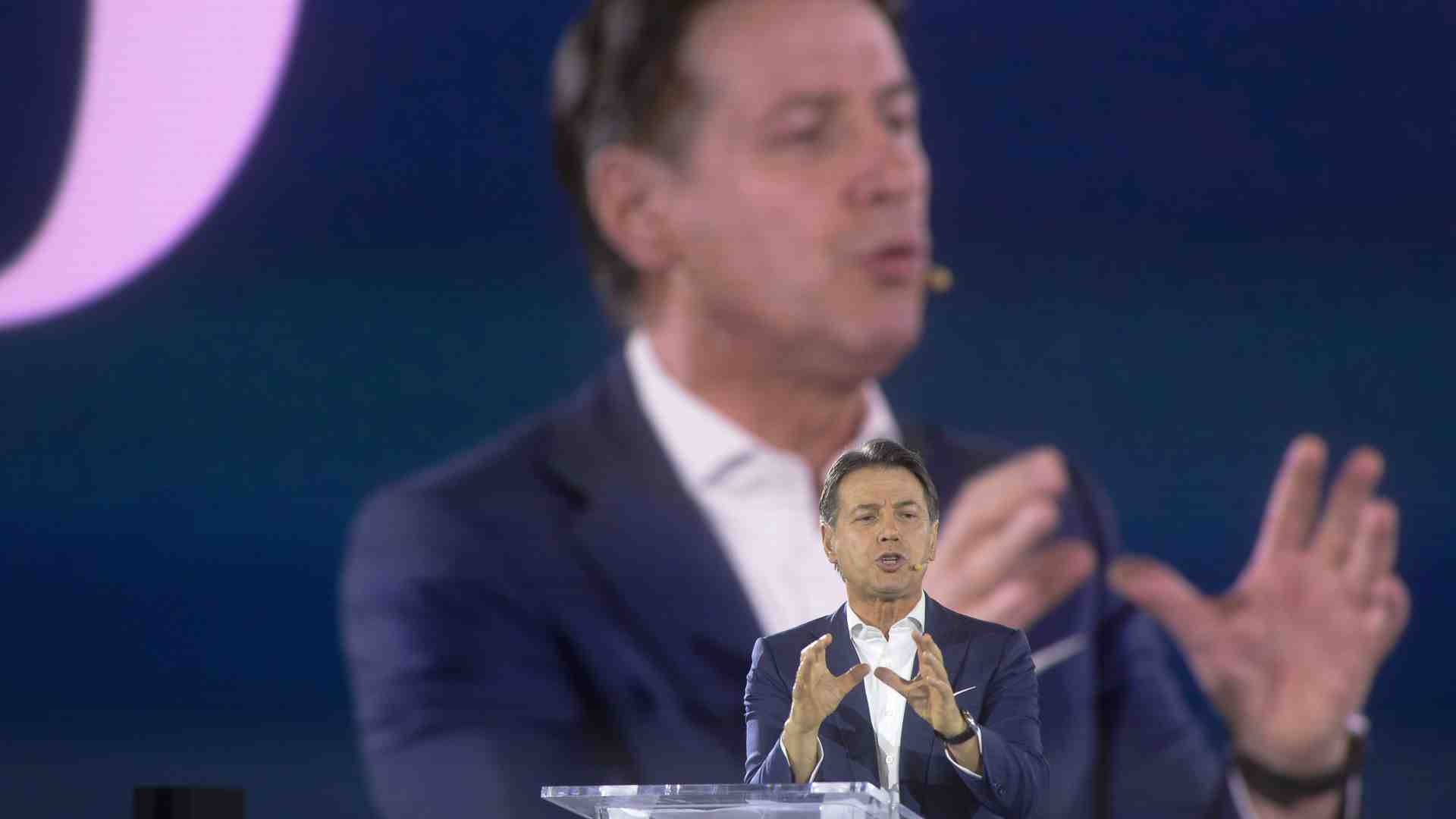 Immagine di Conte cancella l'era Grillo: «Ora una nuova rotta»