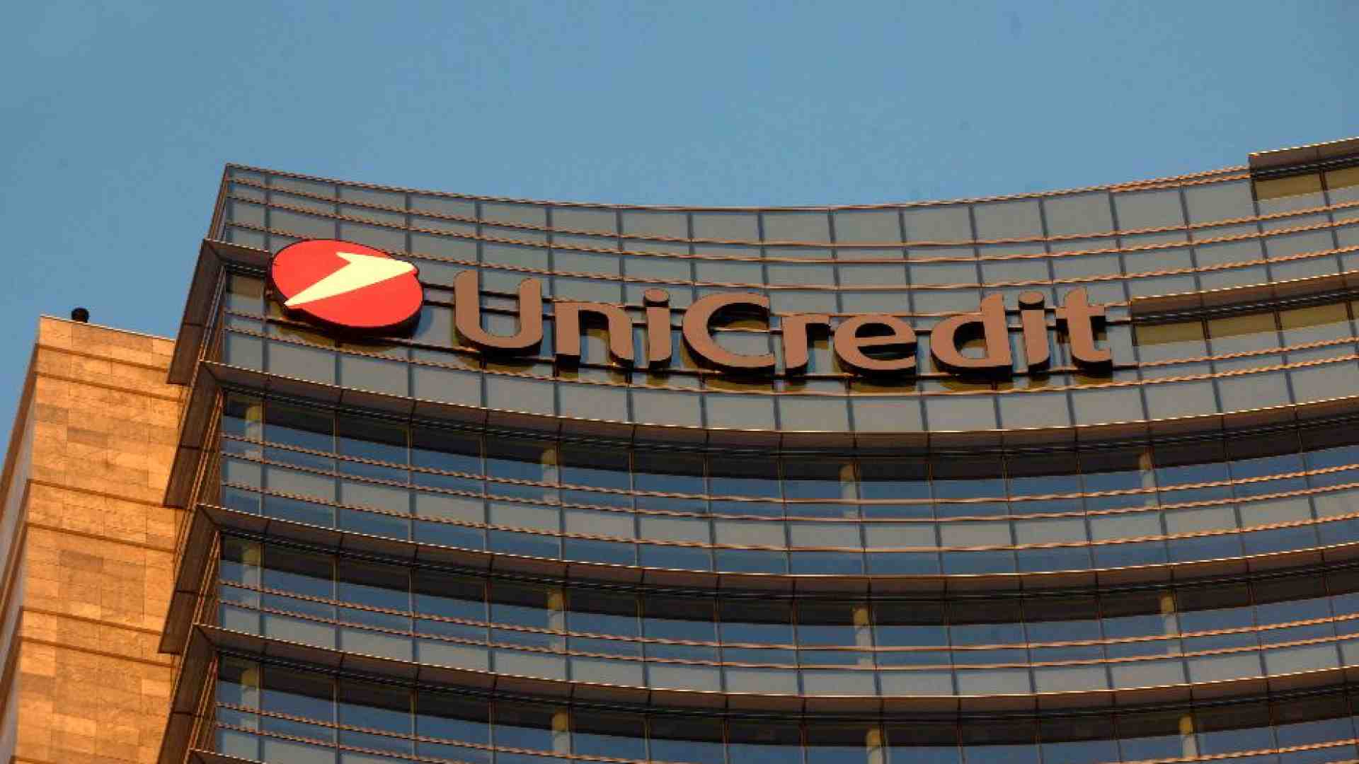 Immagine di Unicredit all'attacco su Bpm: le reazioni di credito cooperativo e sindacati