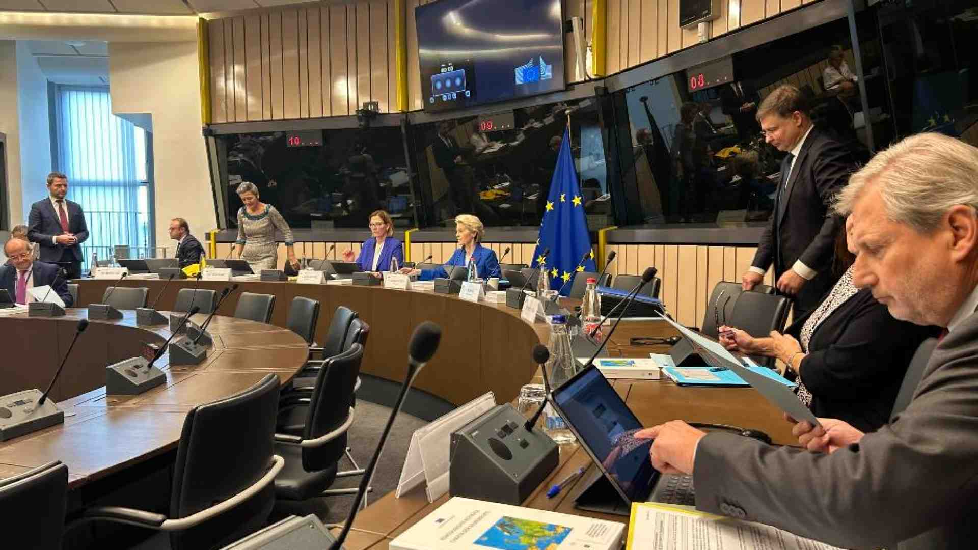 Immagine di Via libera del Parlamento Ue alla nuova Commissione (con soli 370 voti)