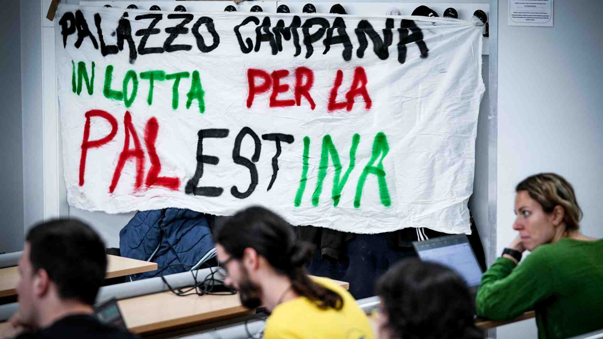 Immagine di “No all’antisemitismo”. Parla lo studente universitario che ha scritto il manifesto contro occupazioni e boicottaggi